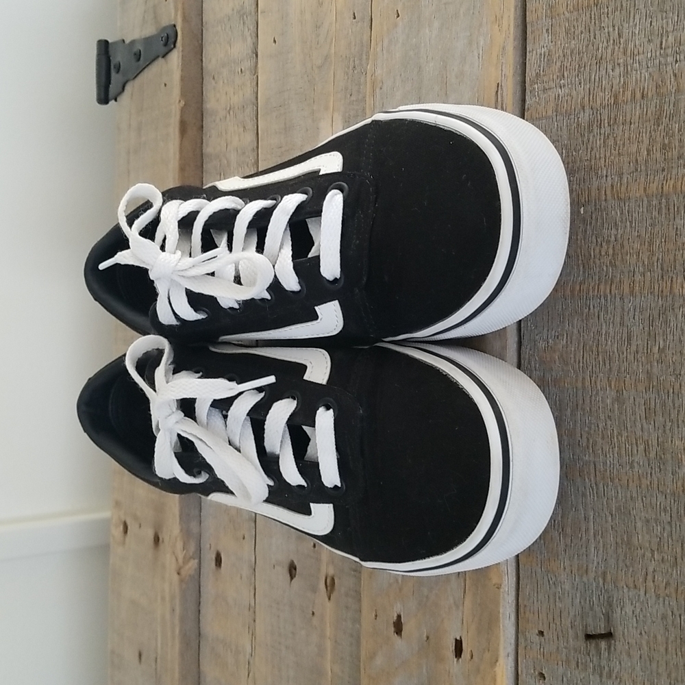 Size 8 black Vans shoes